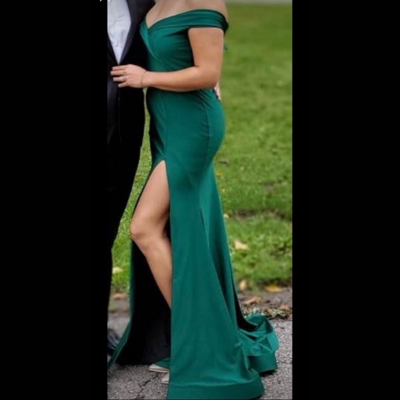 Forest Green night gown - Picture 2 of 3